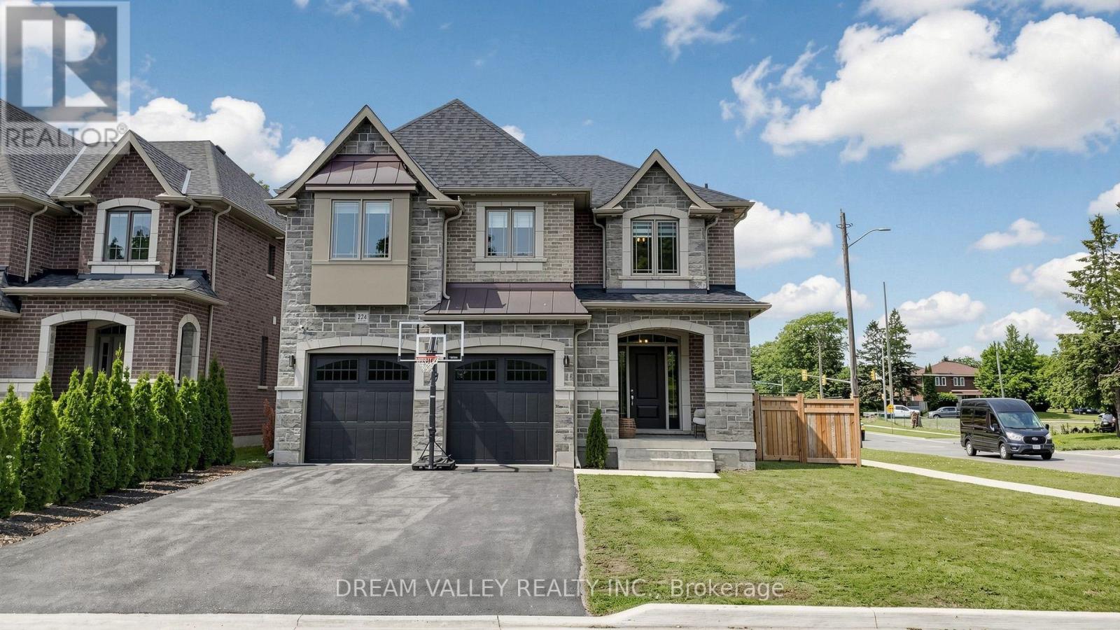 For sale: 224 SEVERN STREET, Oshawa (McLaughlin), Ontario L1J8H7