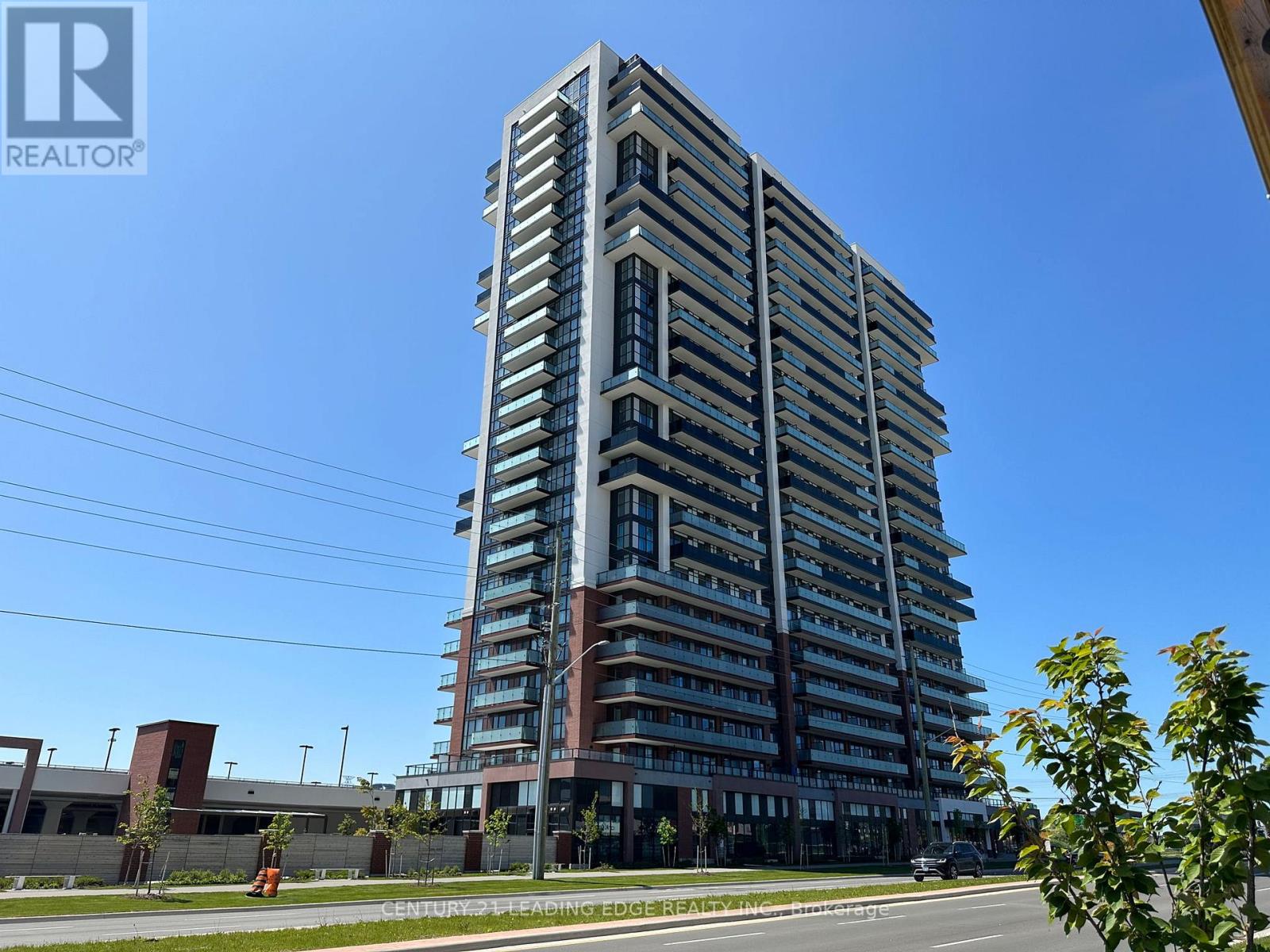 819 - 2550 SIMCOE STREET N