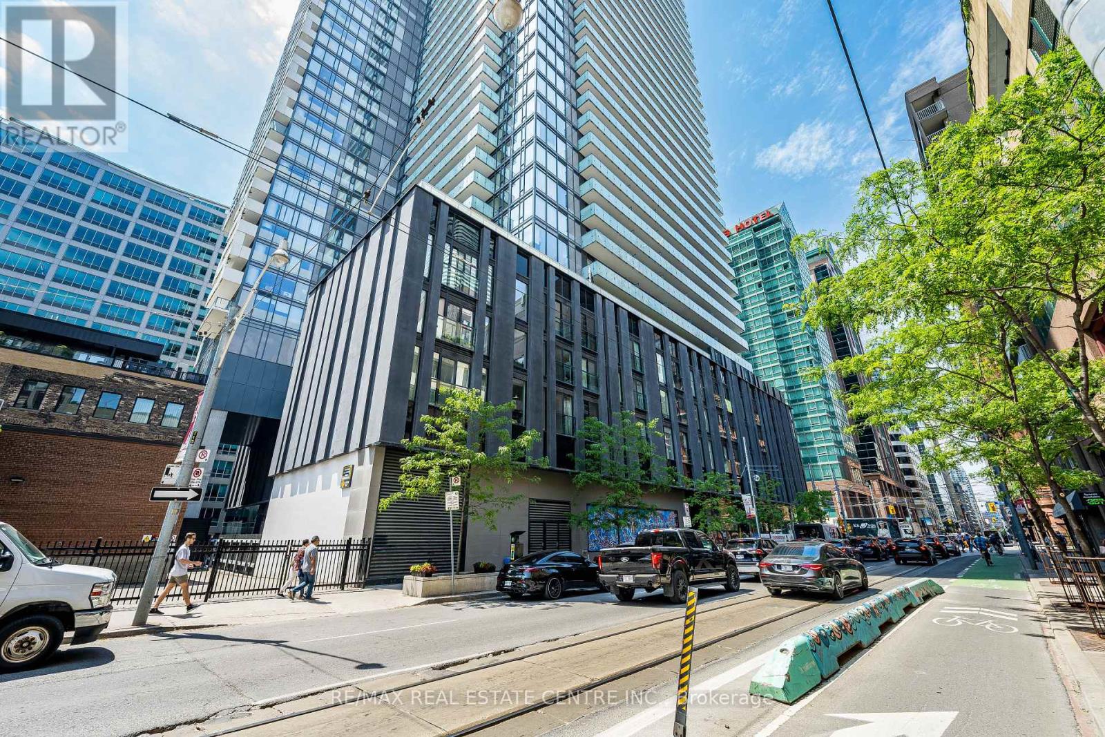 312 - 25 RICHMOND STREET E