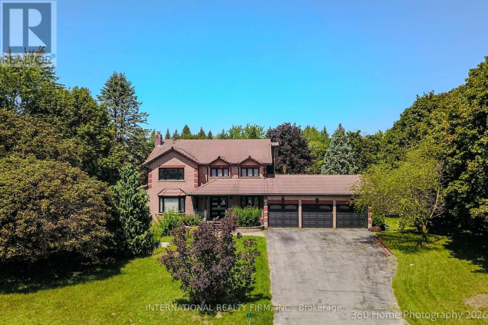 3 TAUNUS COURT