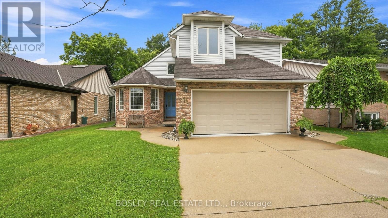 Detached single home on Eastwood Drive