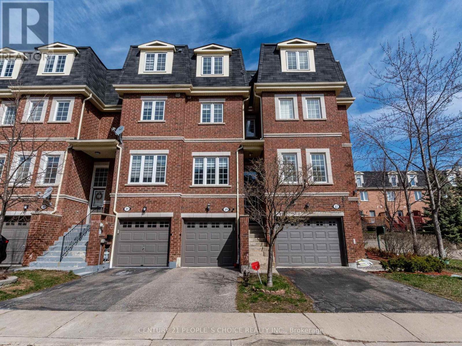 29 - 435 HENSALL CIRCLE