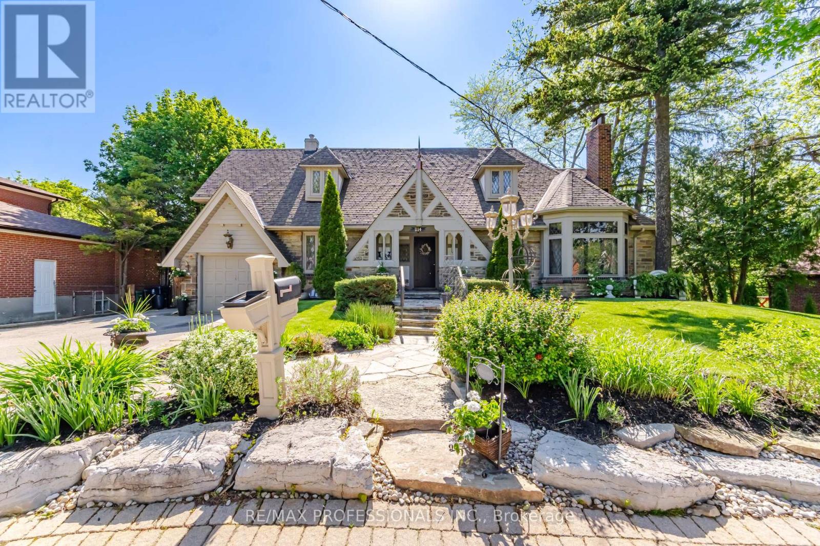 1114 KIPLING AVENUE
