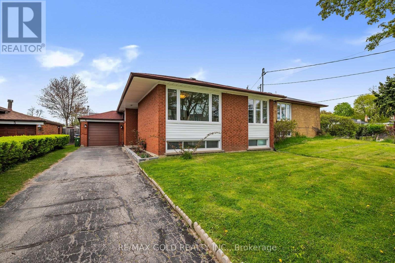 3 WILLAMERE DRIVE
