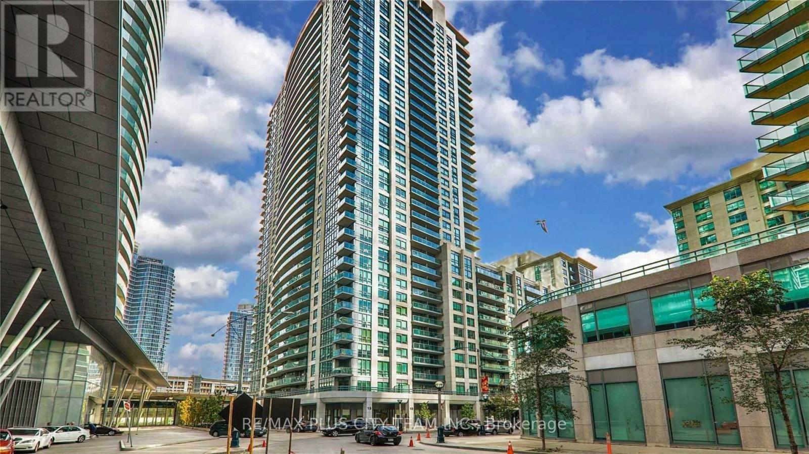 2907 - 19 GRAND TRUNK CRESCENT