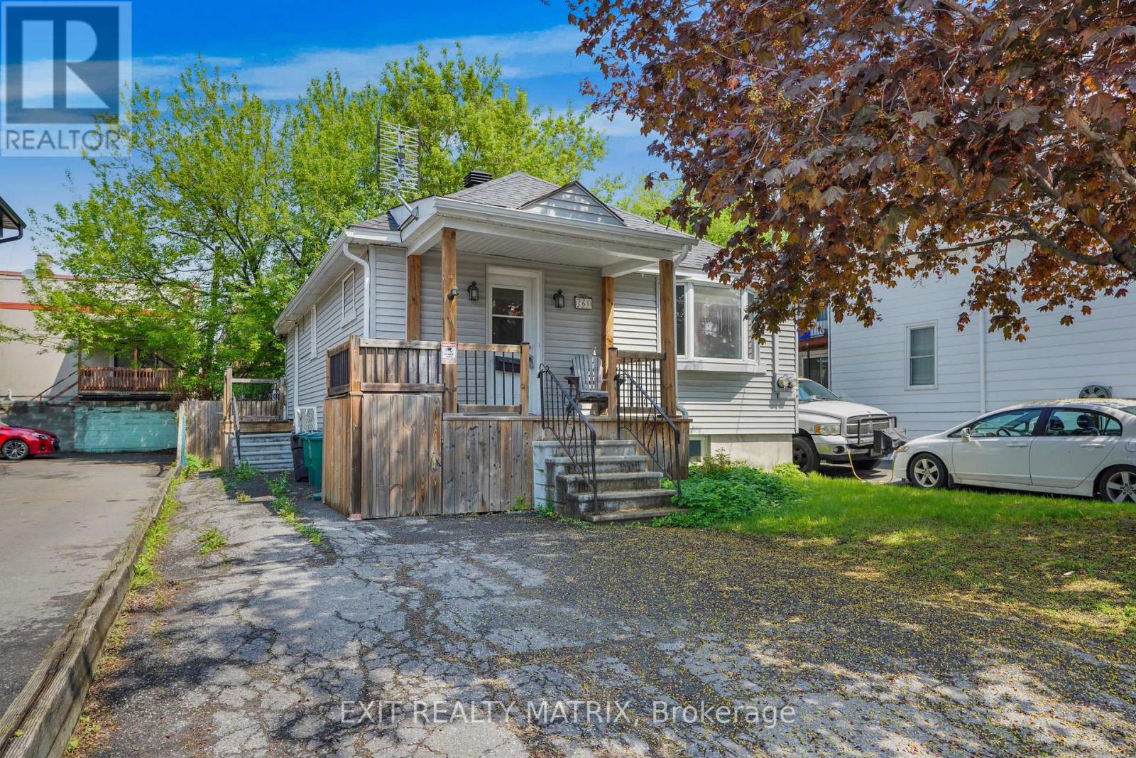 261 MONTFORT STREET · Duplex, Ottawa