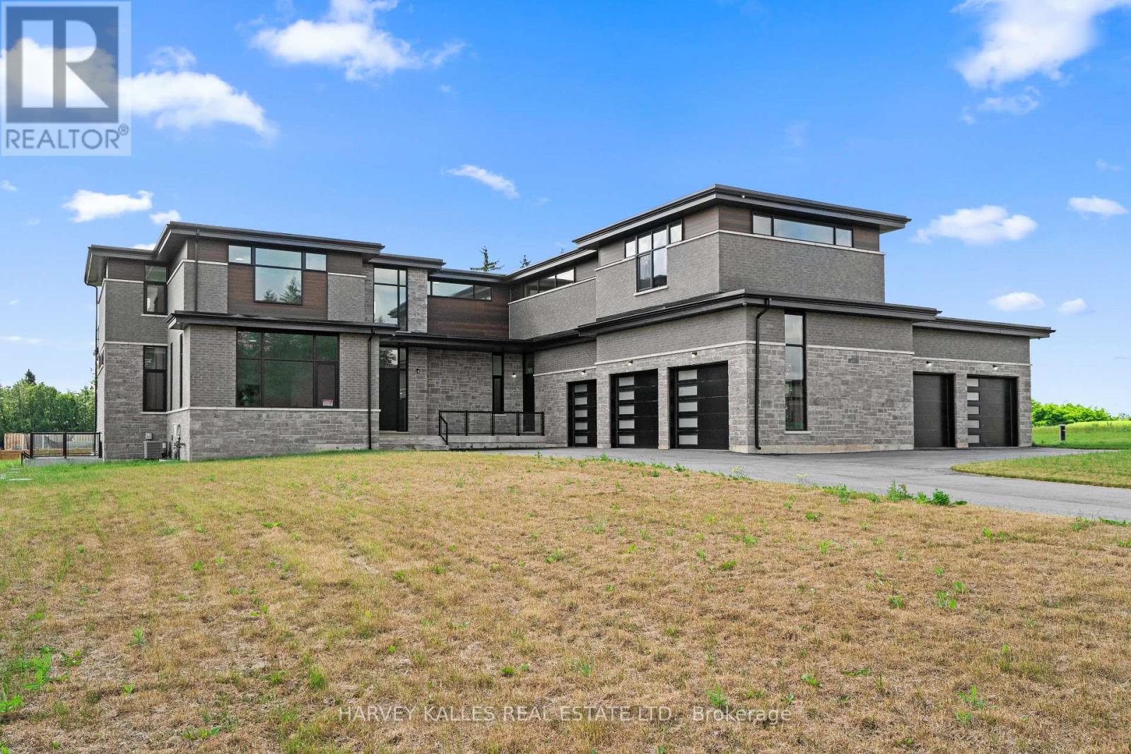 2 SUGARBUSH COURT