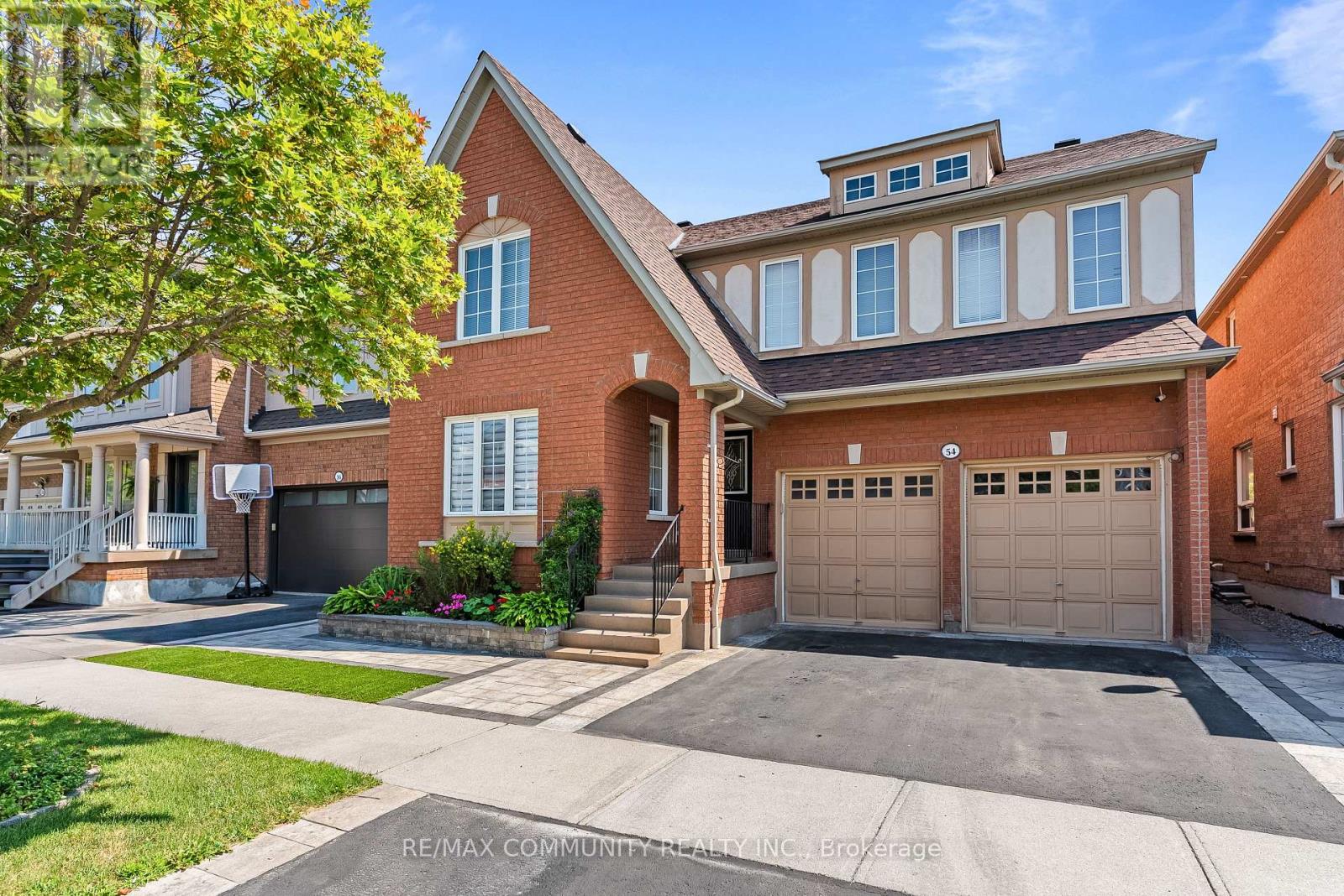 54 MORLAND CRESCENT