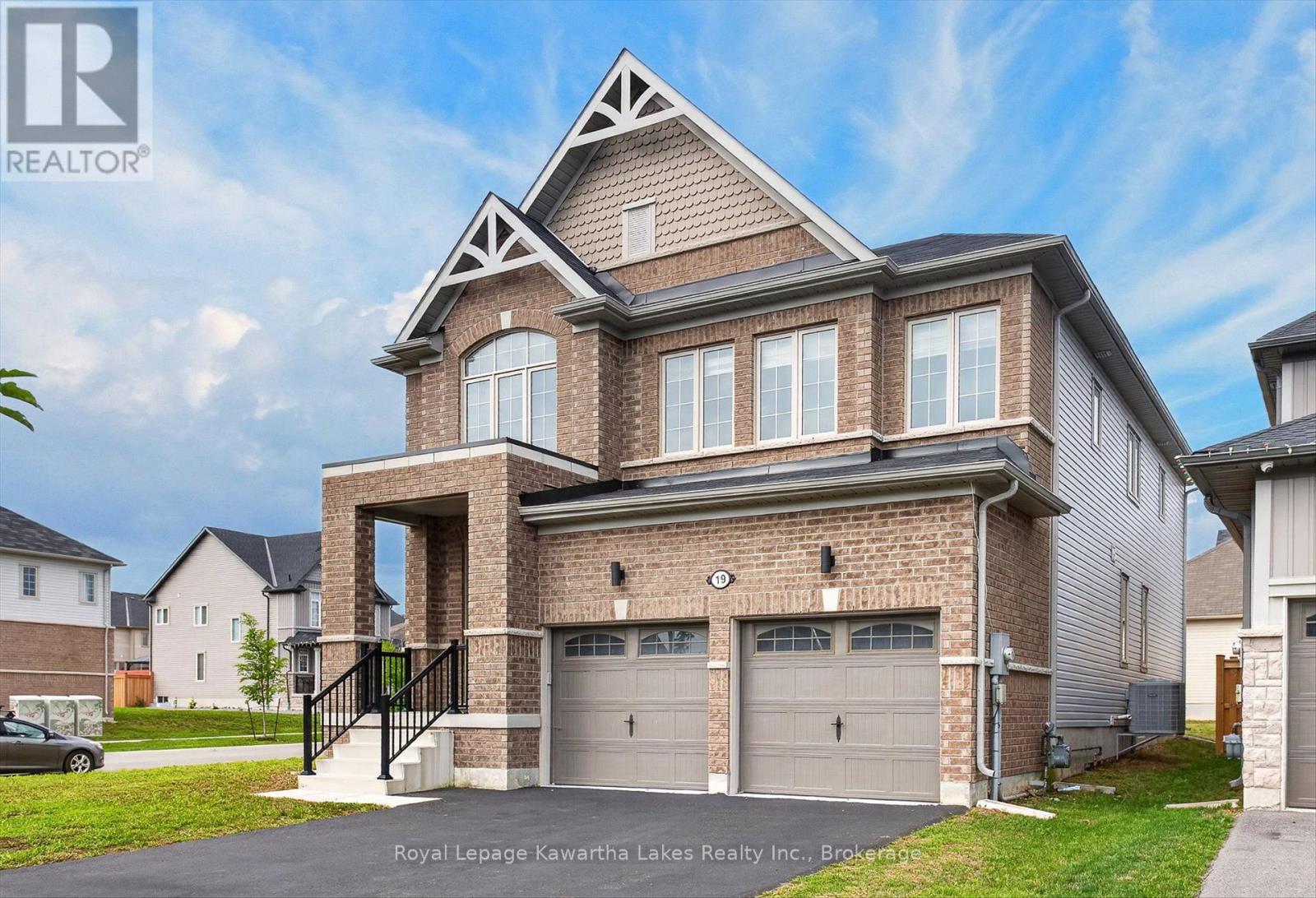 19 HENNESSEY CRESCENT