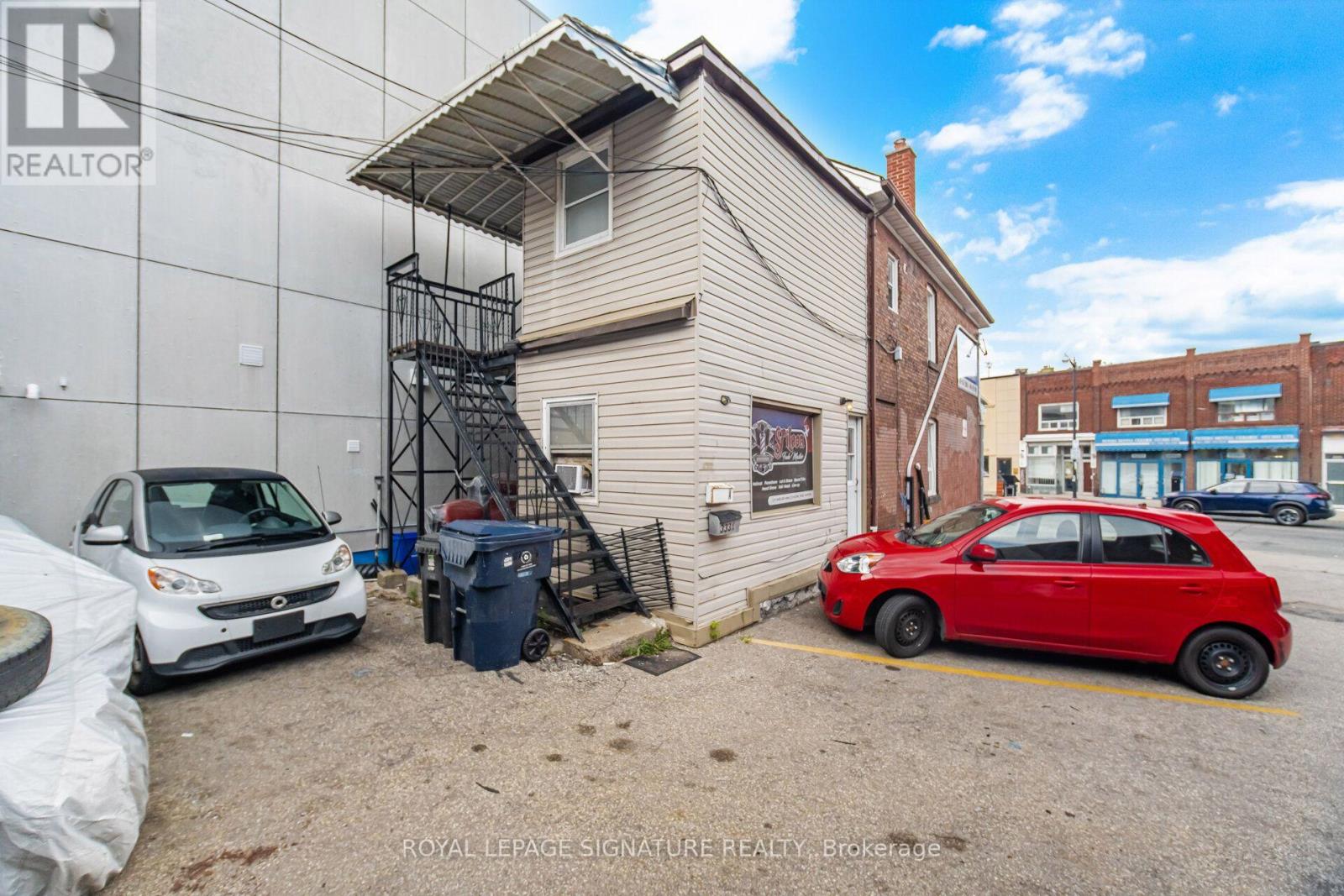 3331 DUNDAS STREET W