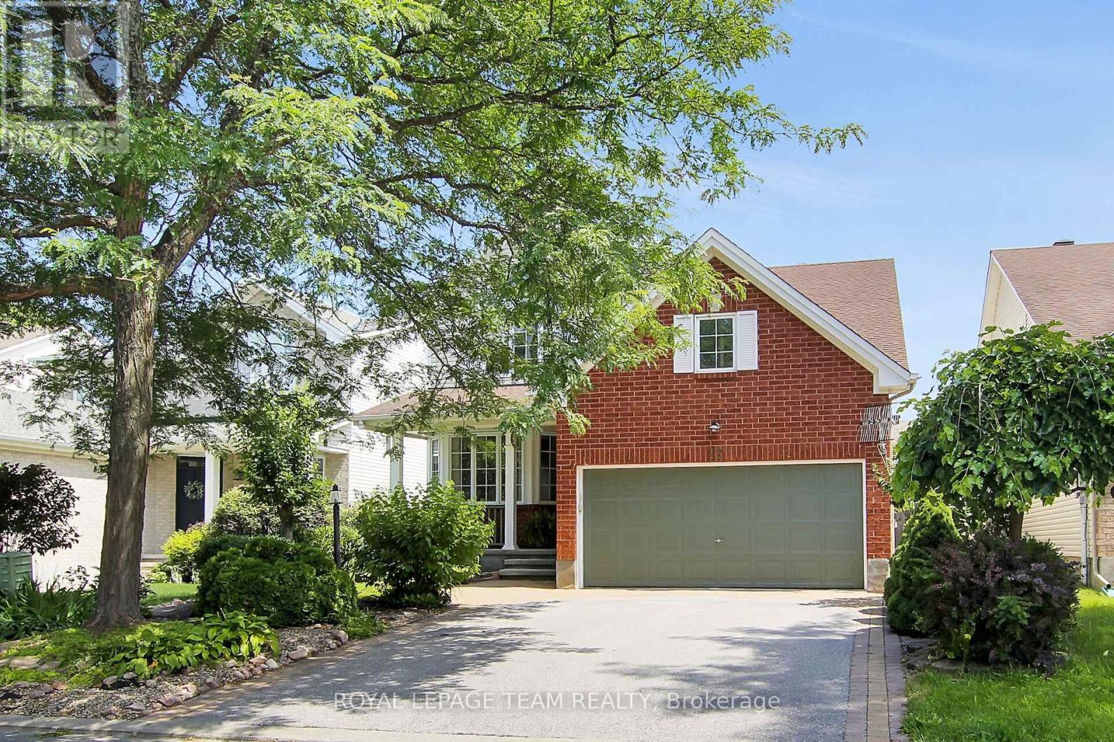 Detached home in Kanata Lakes
