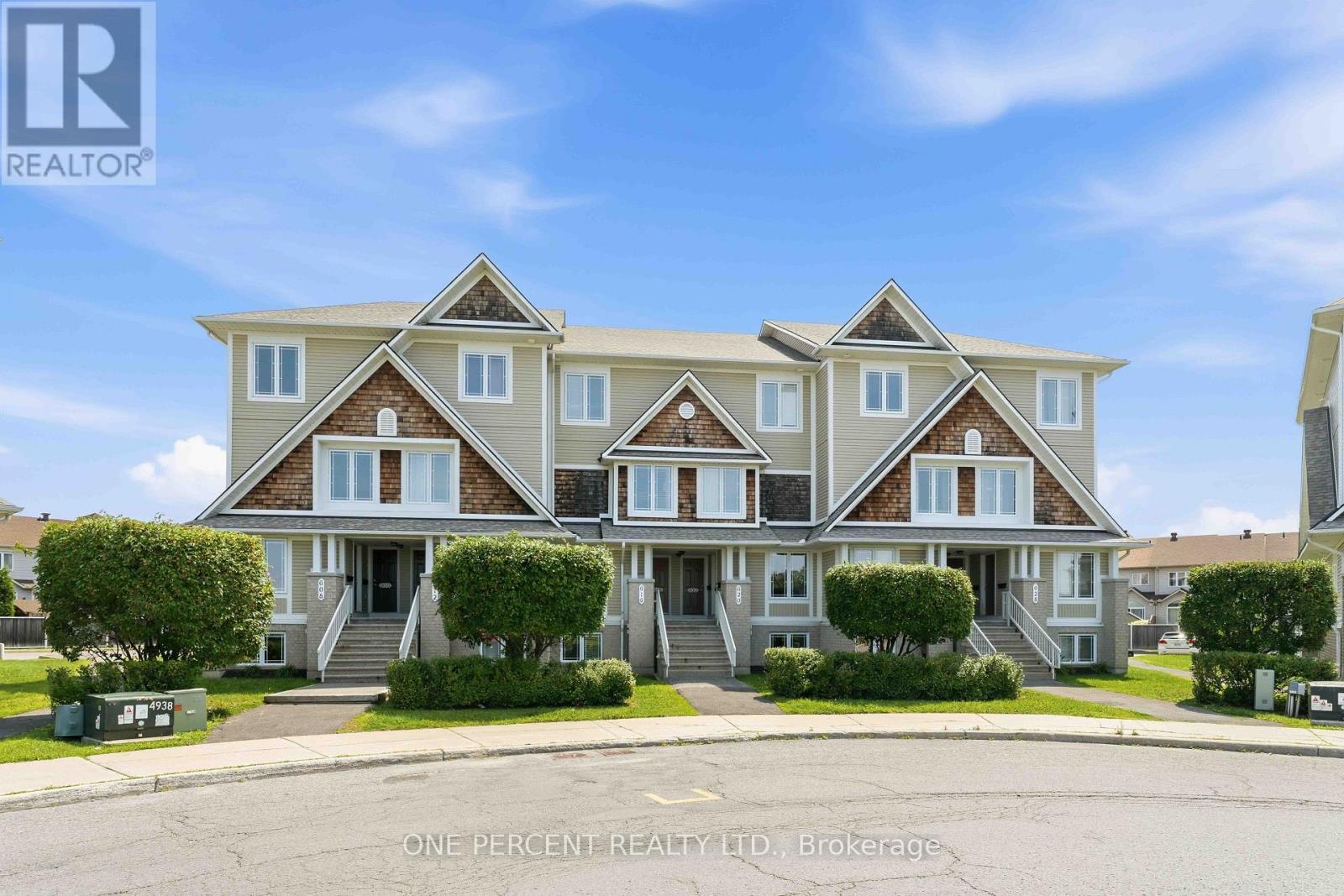 End-unit townhome in Avalon