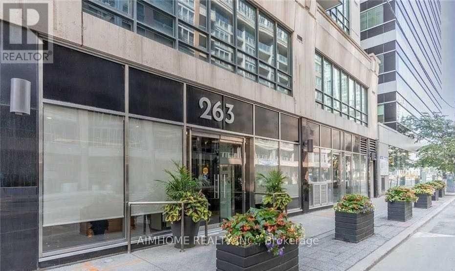 1206 - 263 WELLINGTON STREET W