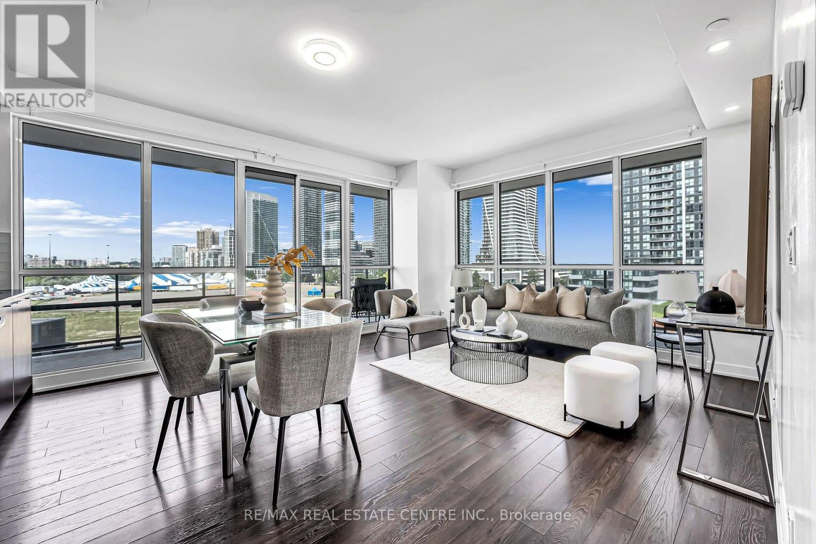 809 - 10 PARK LAWN ROAD