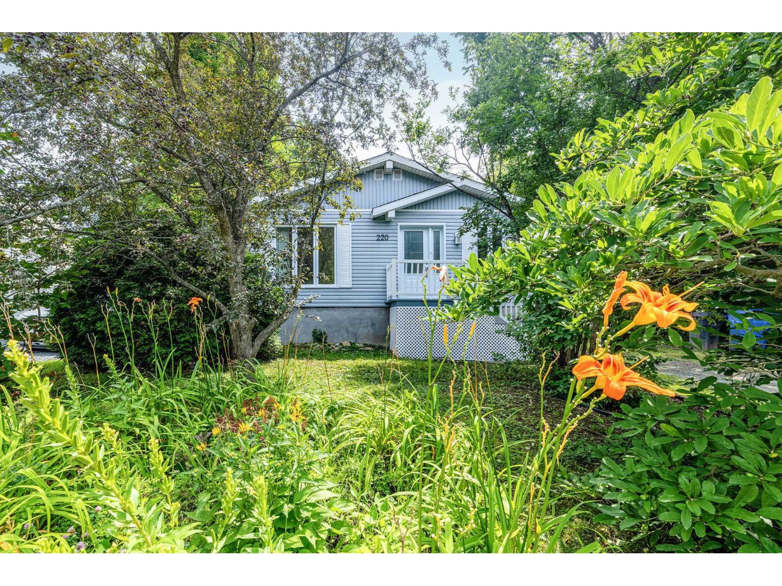 220 Av. des Pluviers — photo 1