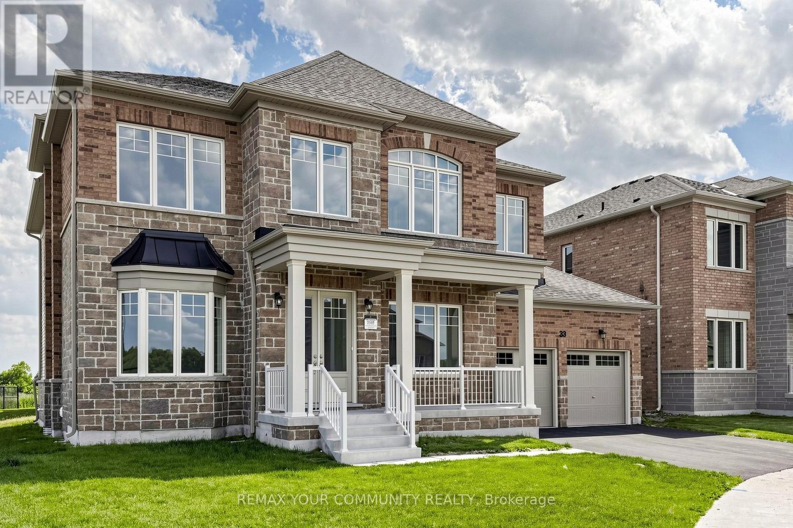 33 LORRAIN HAND CRESCENT