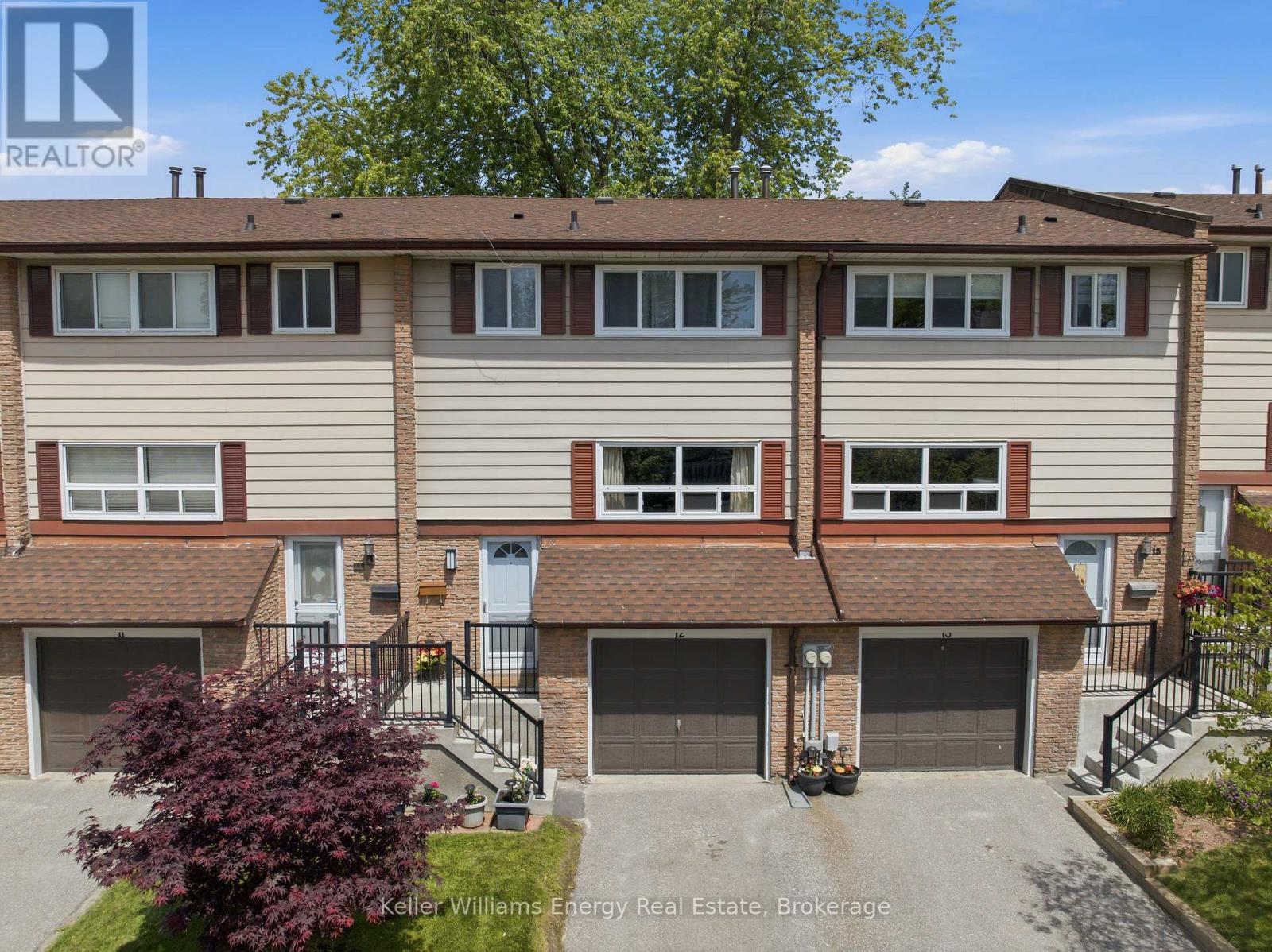 12 - 320 BLACKTHORN STREET