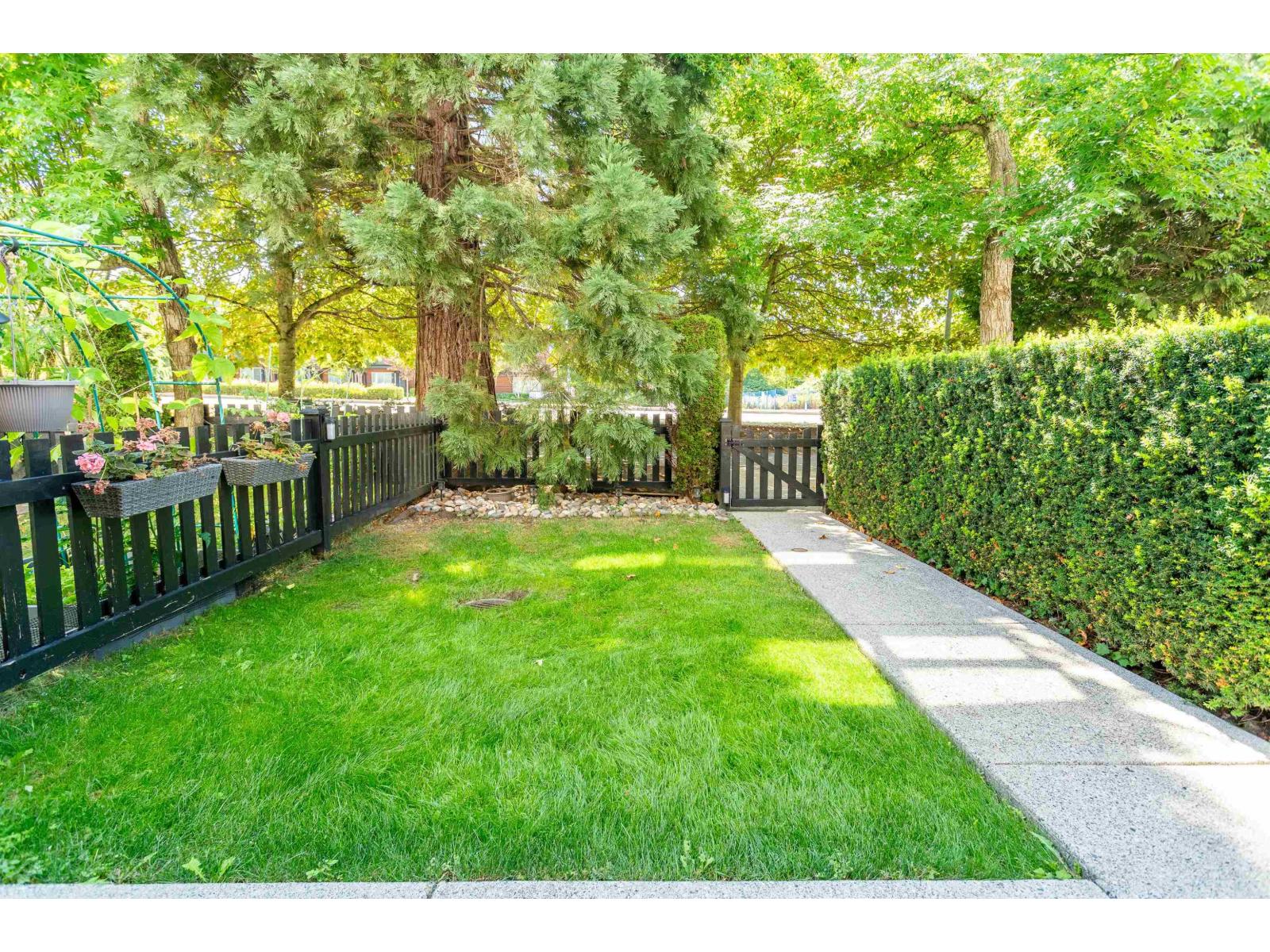 For sale: 46 2450 161A STREET, Surrey, British Columbia V3Z8K4