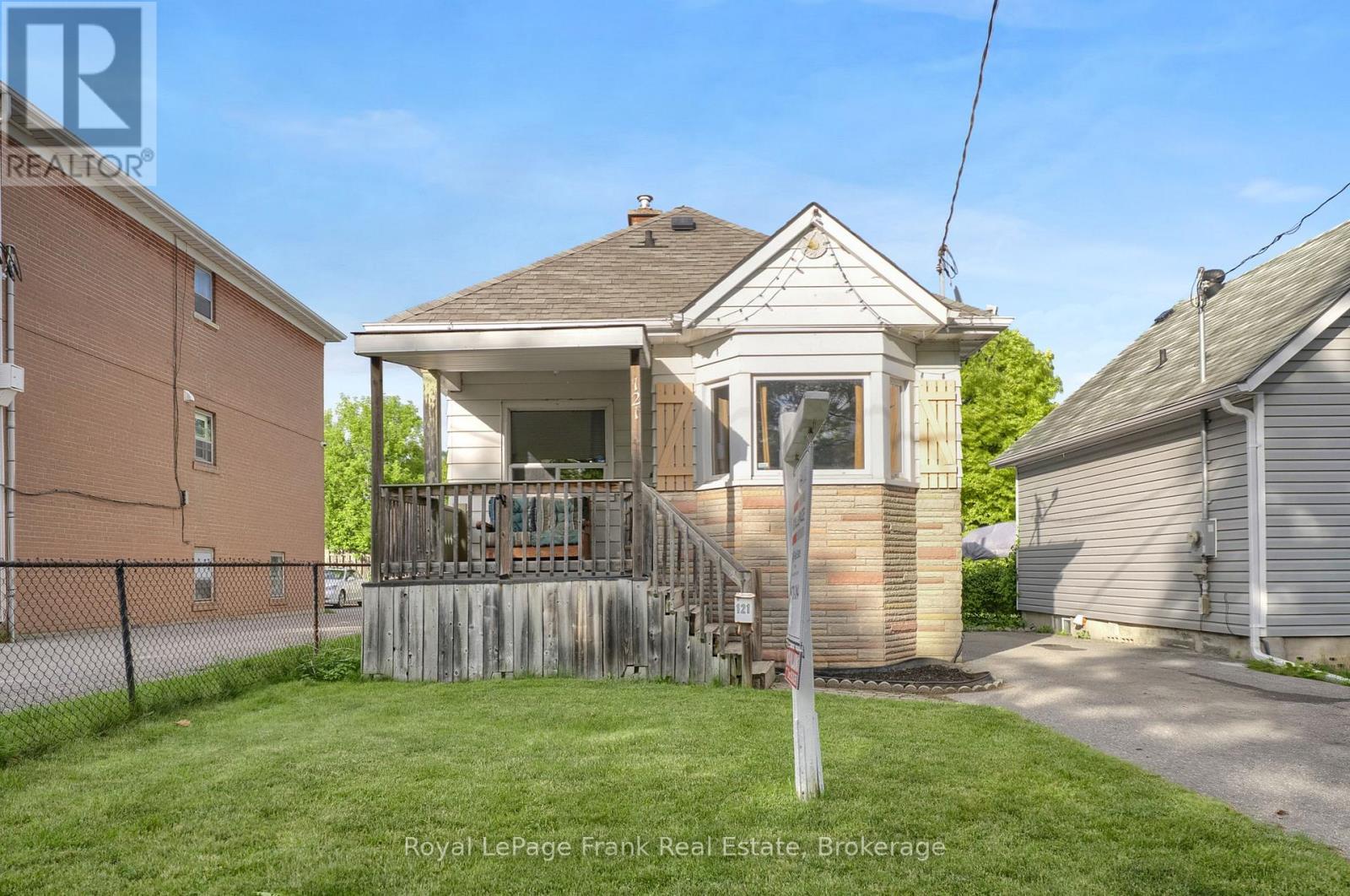 121 CROMWELL AVENUE