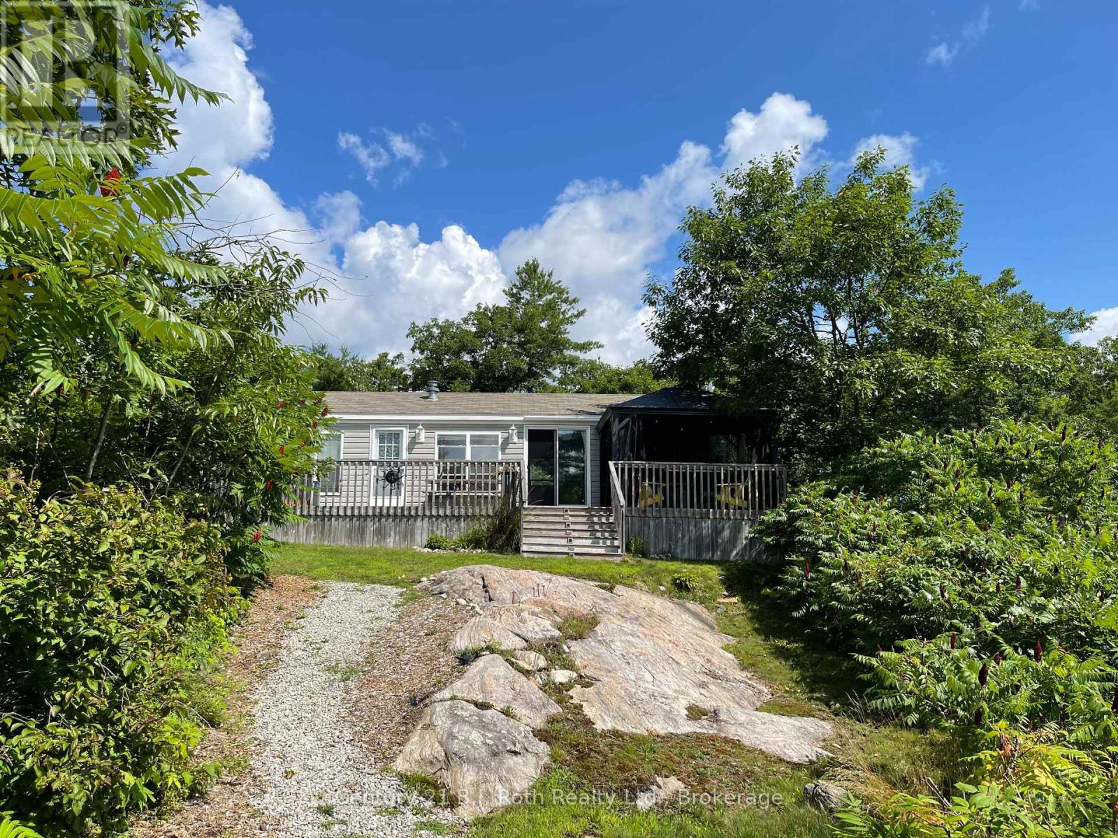27 MAPLE RIDGE - 1336 SOUTH MORRISON LAKE ROAD