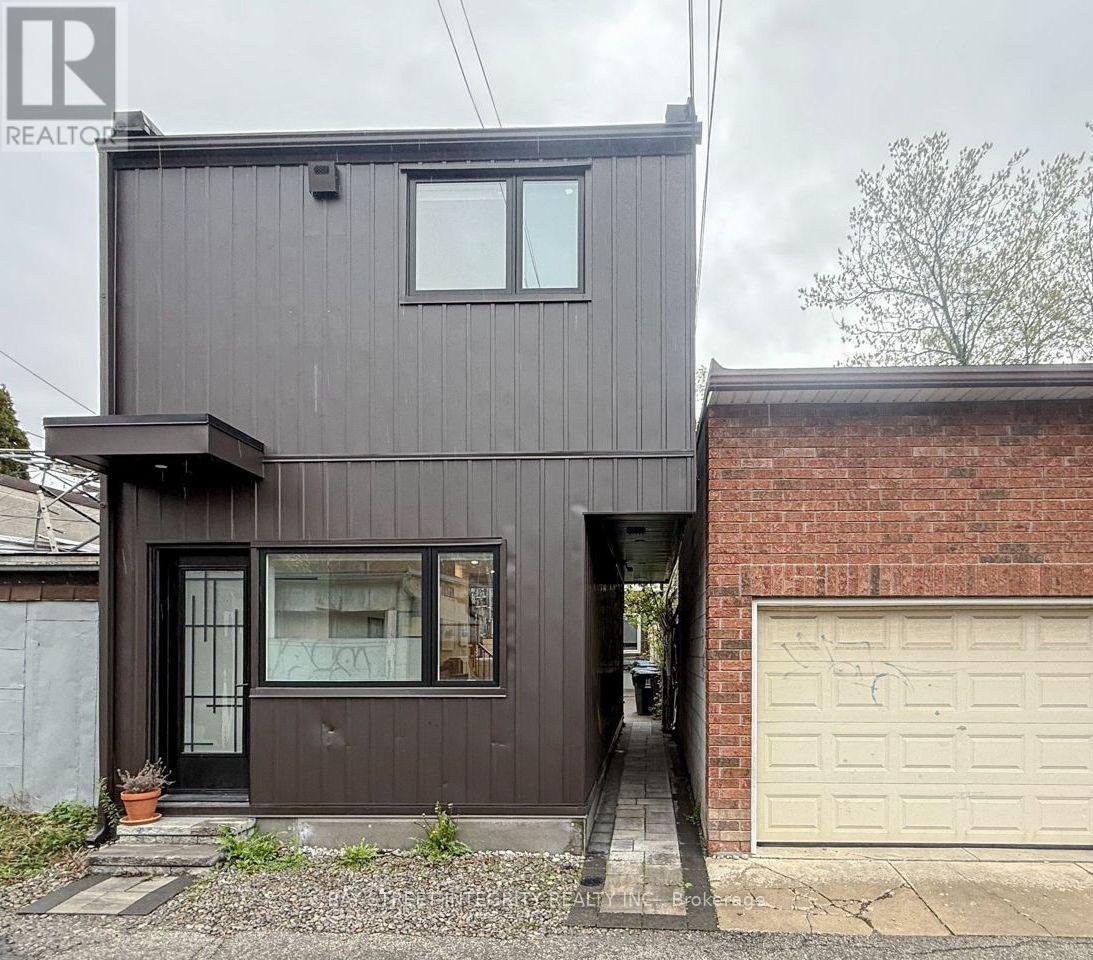 LANEWAY - 598 CRAWFORD STREET