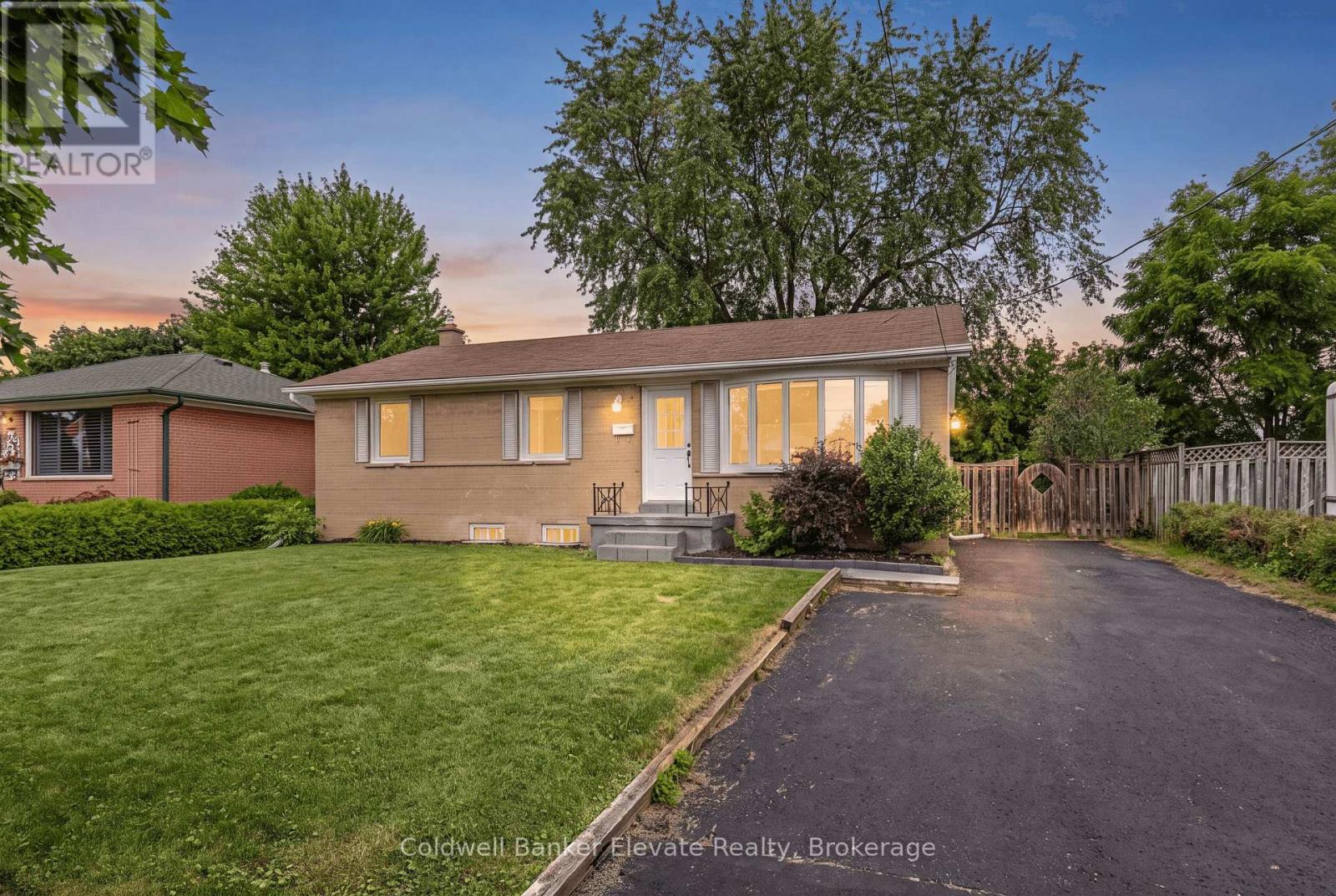 39 MCGILVRAY CRESCENT