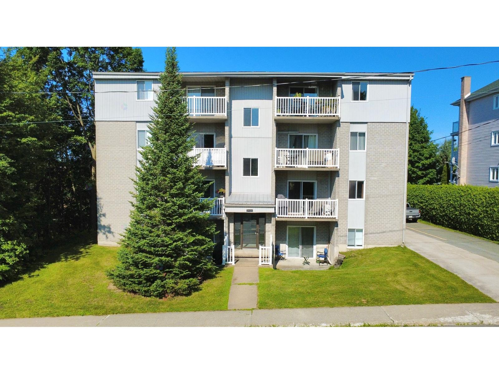 2930 Rue Mézy — photo 1