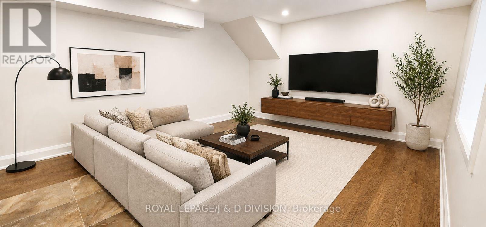 202 - 2579 YONGE STREET