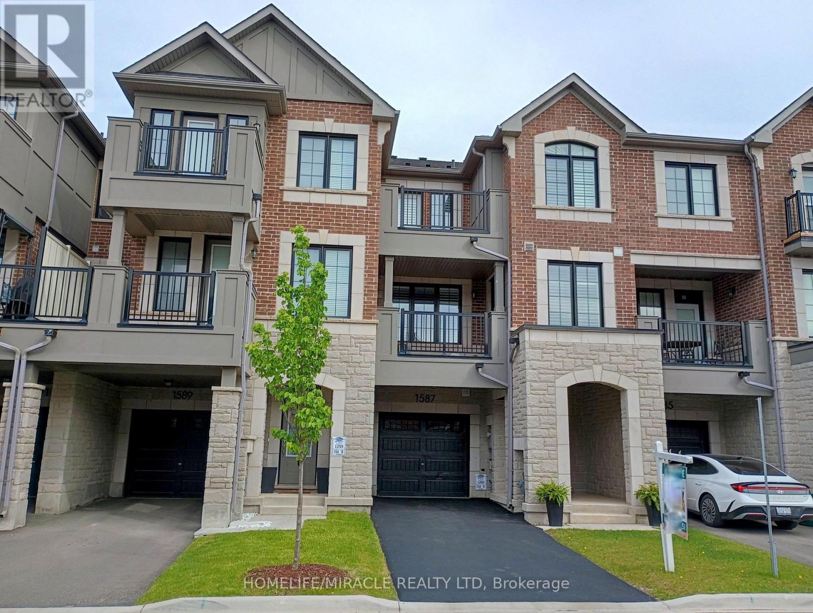 1587 MOIRA CRESCENT