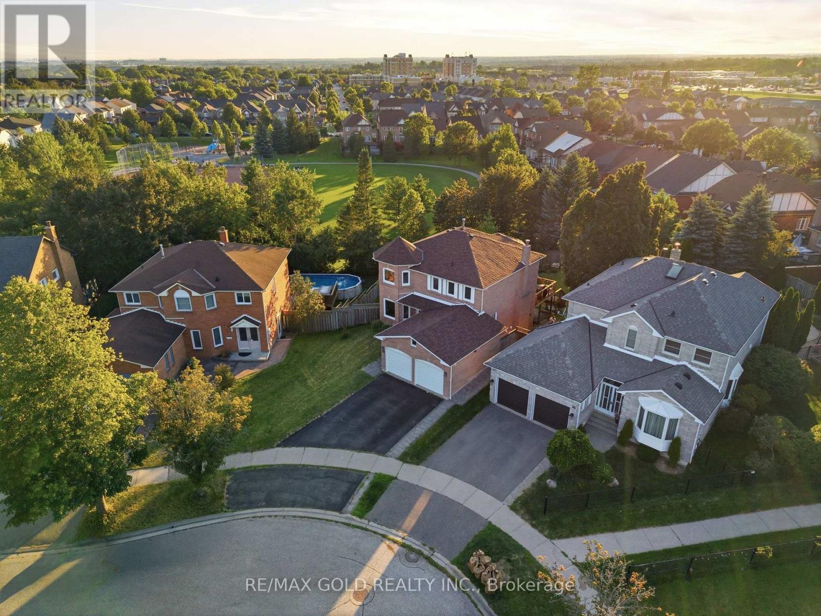 38 SILVERBIRCH PLACE