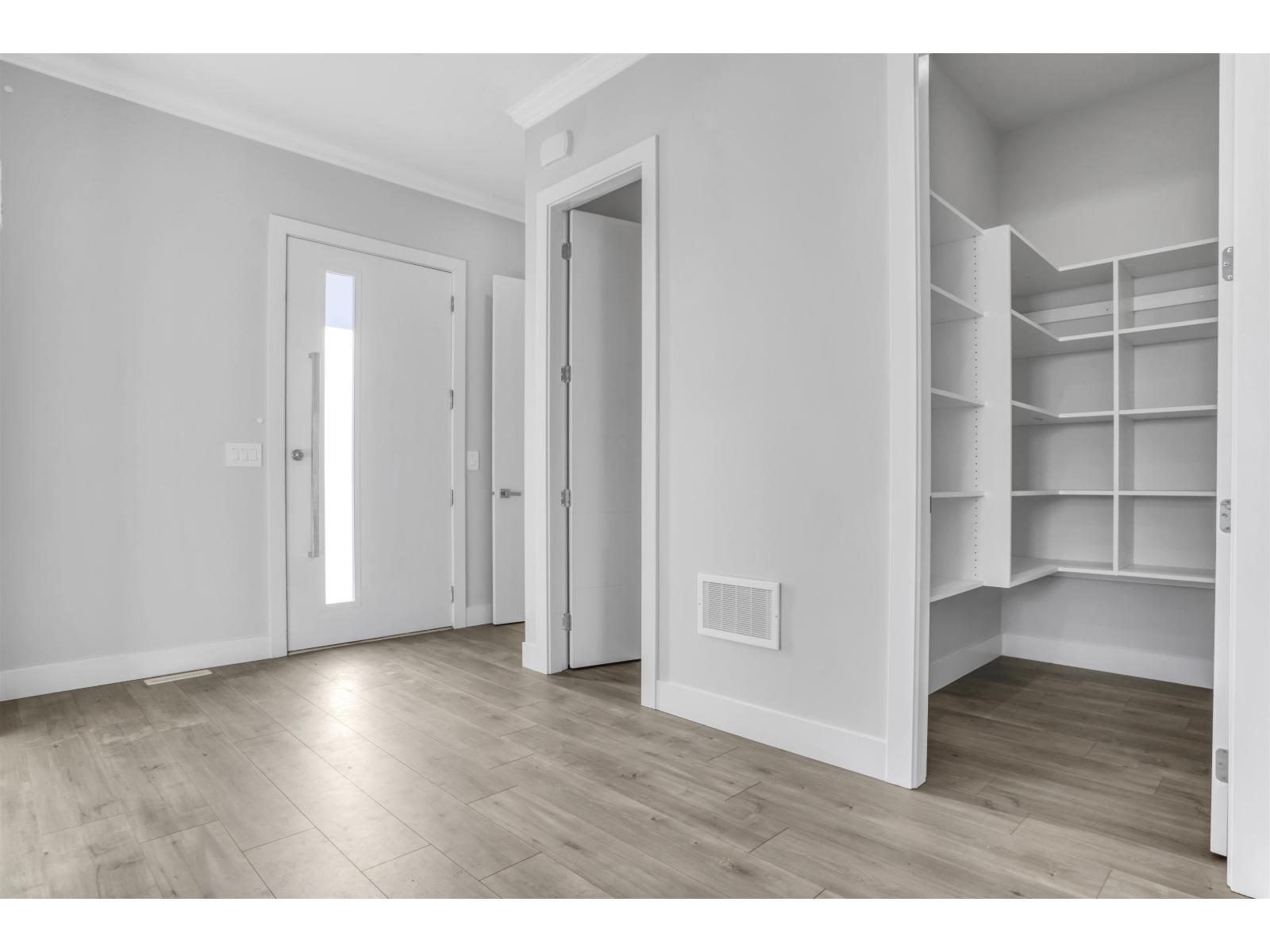 19685 74 Avenue: photo 3