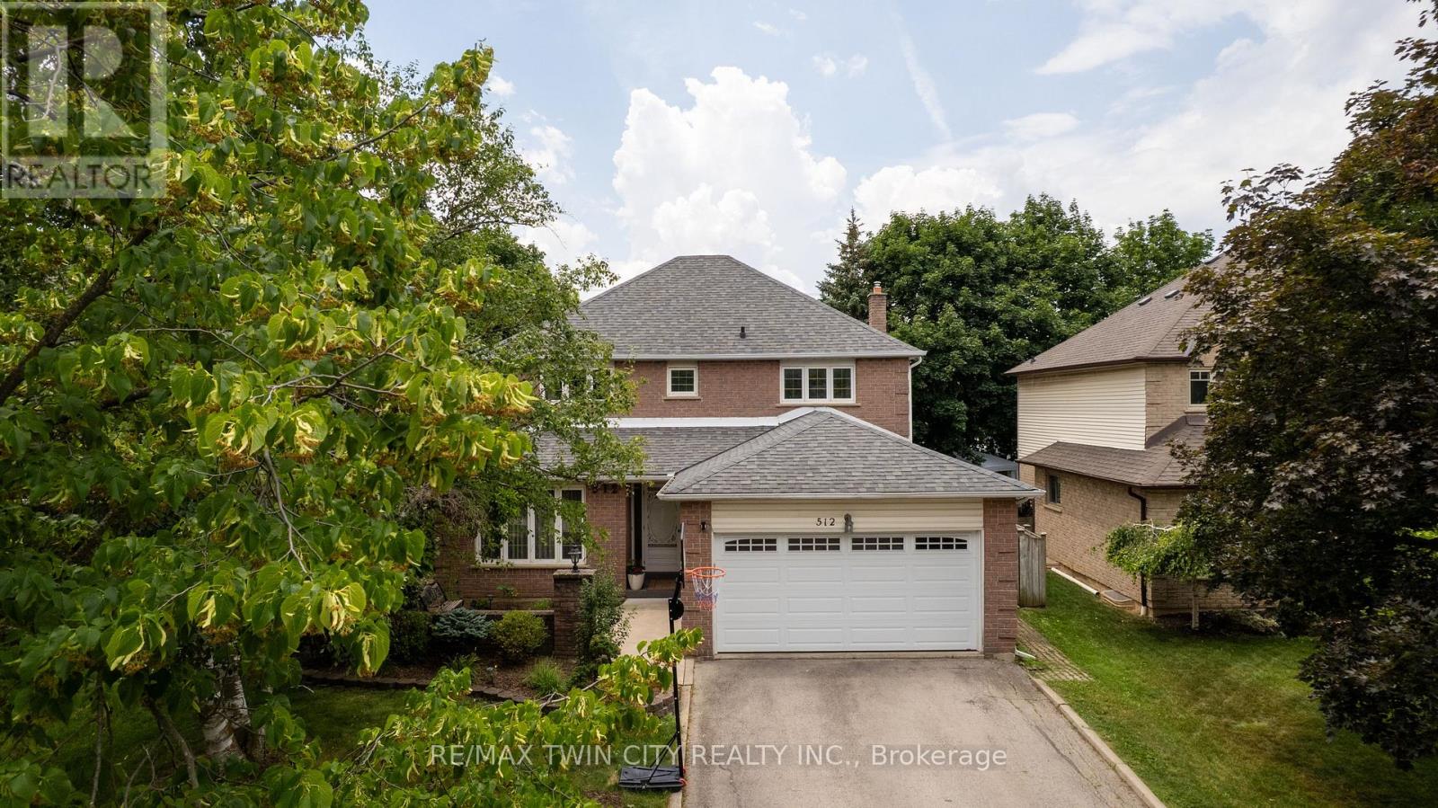 512 HAWTHORNE CRESCENT