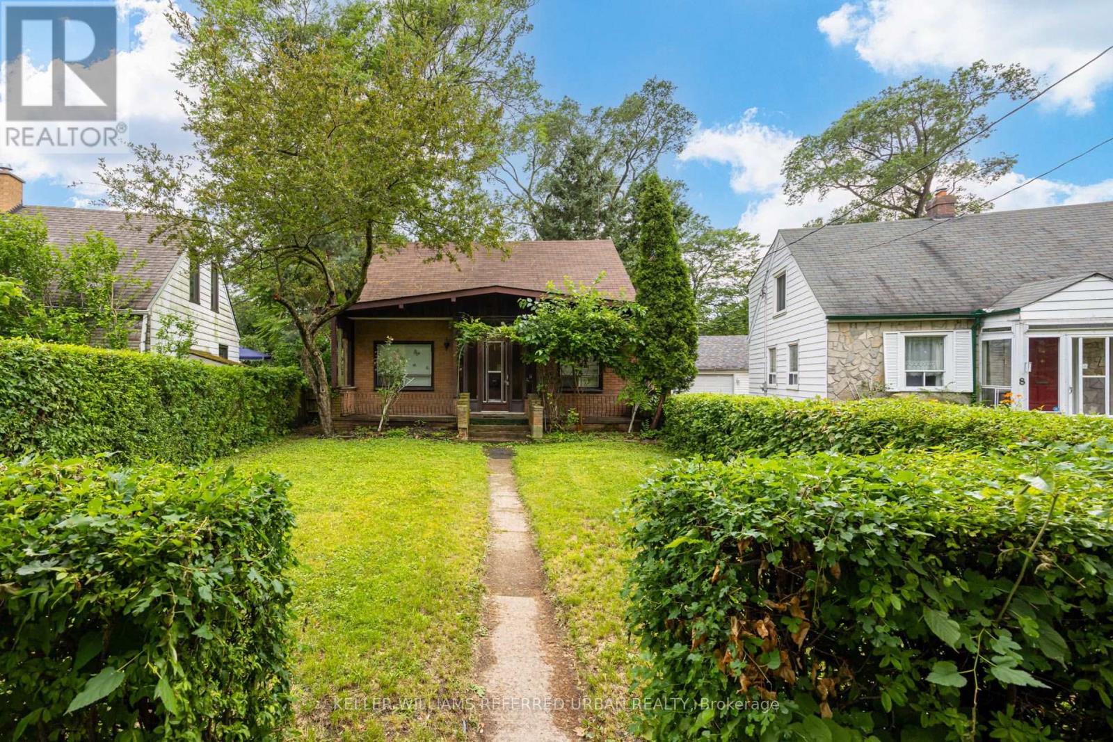 7 SAUNDERS CRESCENT