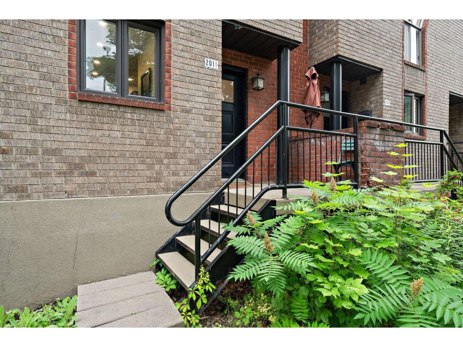 2011Z Rue Galt — photo 2