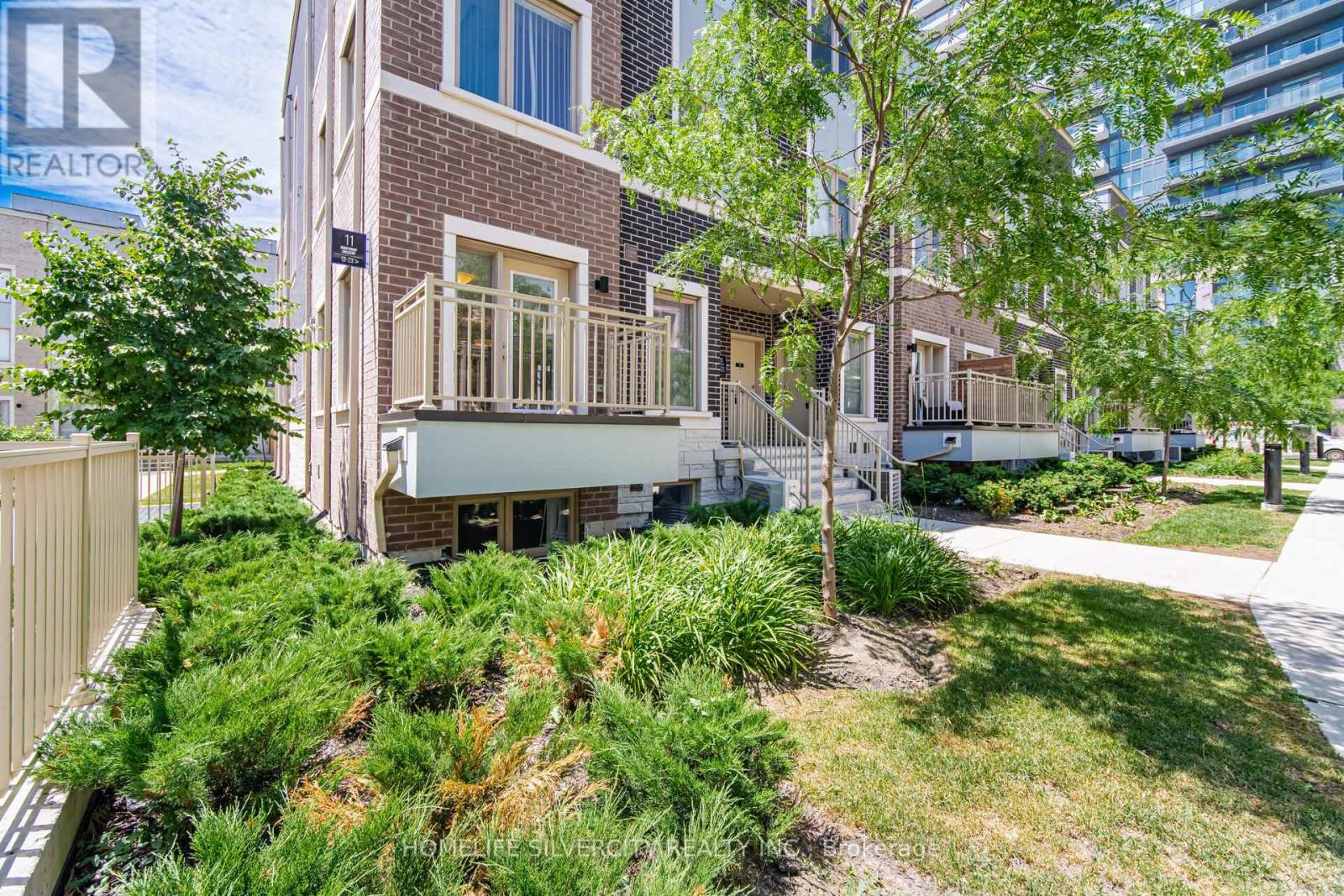 13 - 11 HONEYCRISP CRESCENT