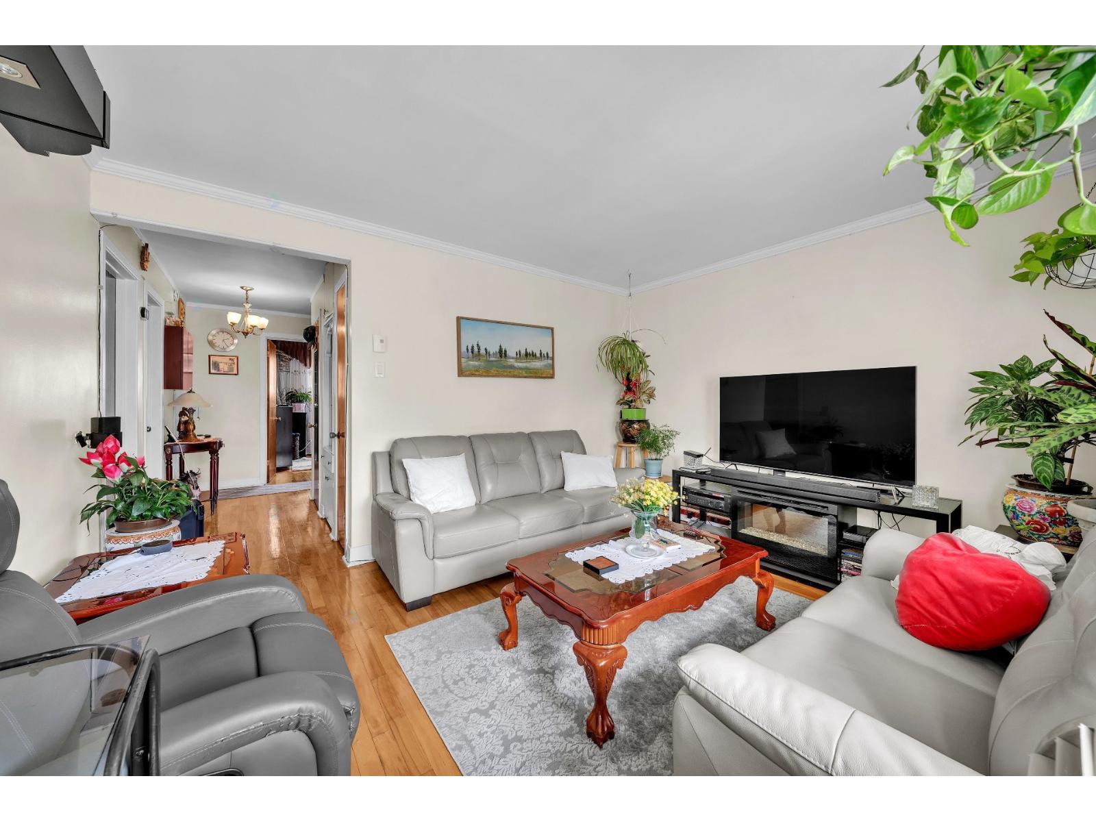8601 Av. Champagneur — photo 3