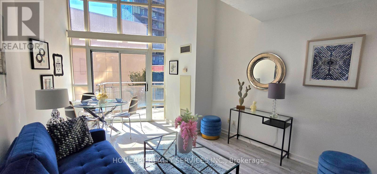 404 - 255 RICHMOND STREET E