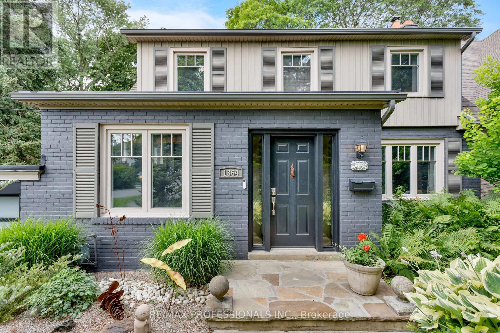 1364 ISLINGTON AVENUE