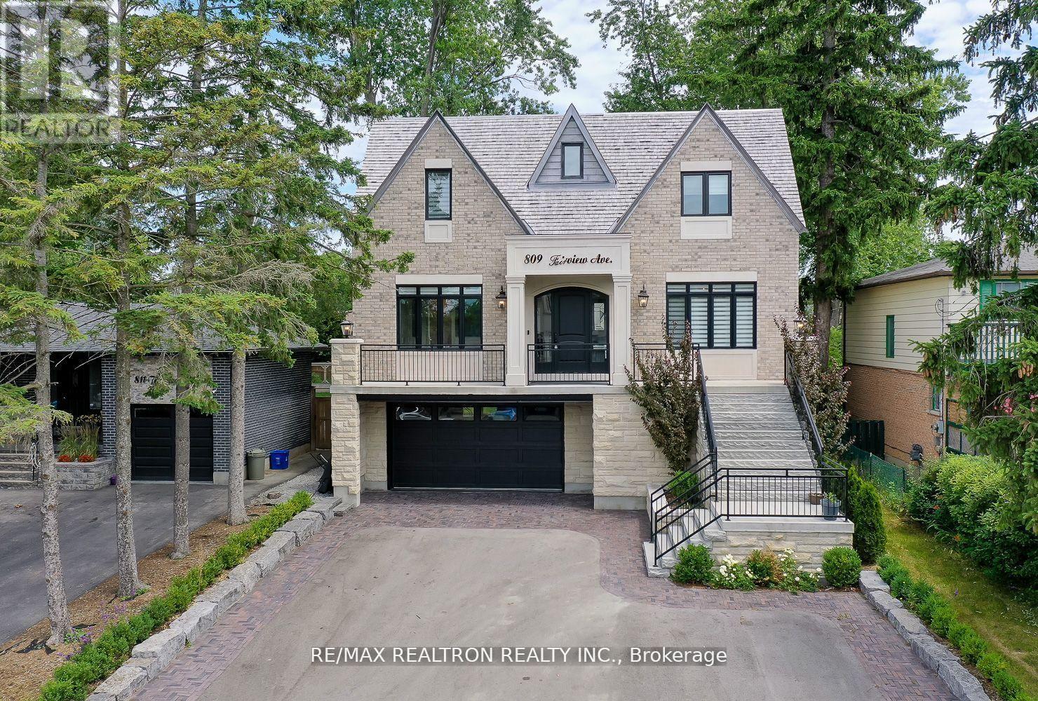809 FAIRVIEW AVENUE