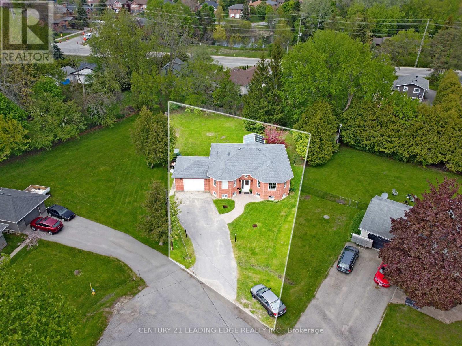 4 BAY COURT
