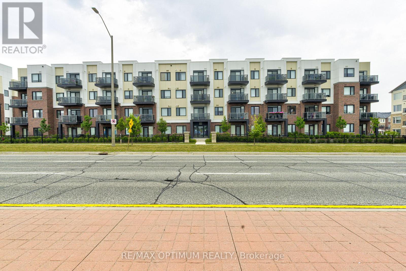 108 - 58 SKY HARBOUR DRIVE