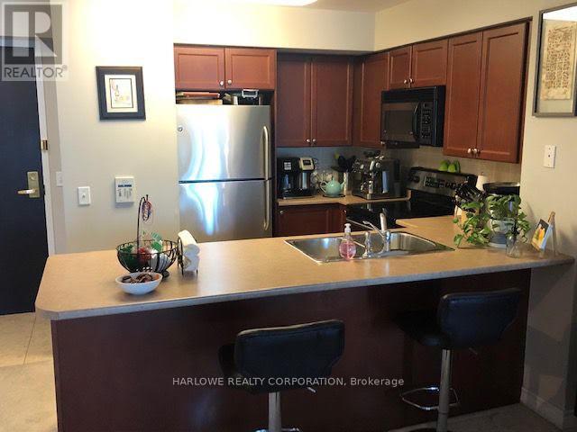 2805 - 30 GRAND TRUNK CRESCENT