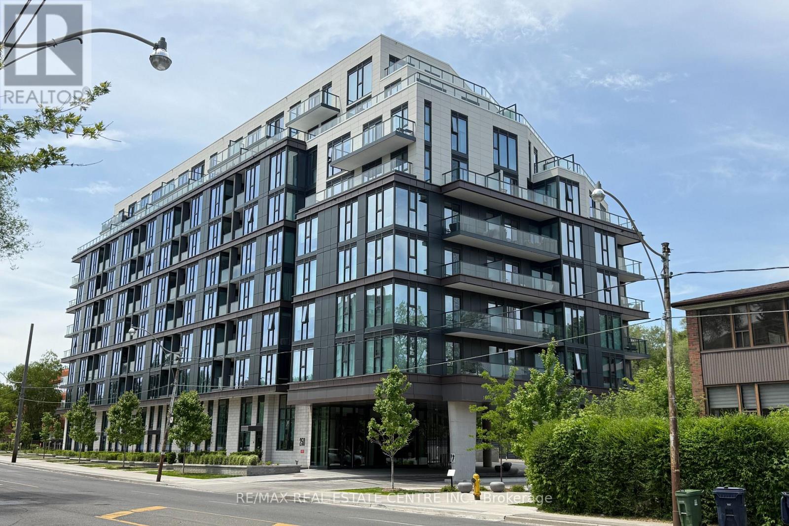 422 - 250 LAWRENCE AVENUE W