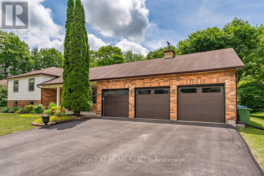 16 SNOWBERRY COURT
