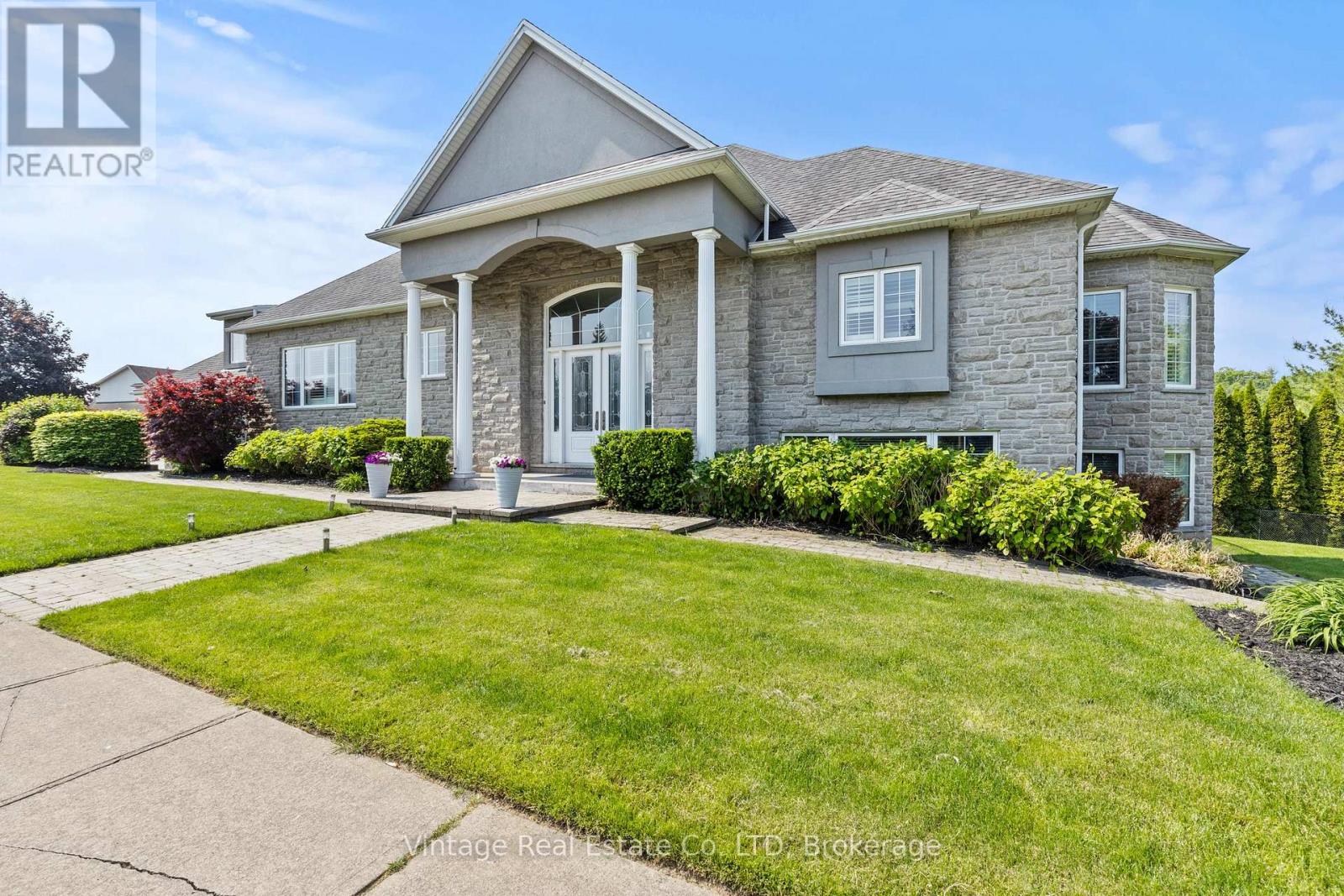 For sale: 3689 CARDINAL DRIVE, Niagara Falls (Mt. Carmel), Ontario ...