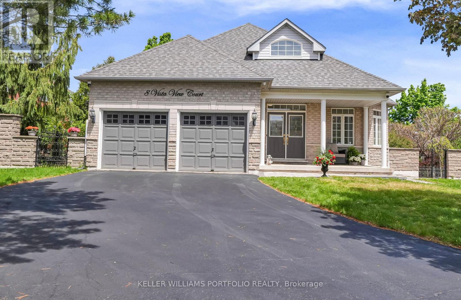 8 VISTA VIEW COURT