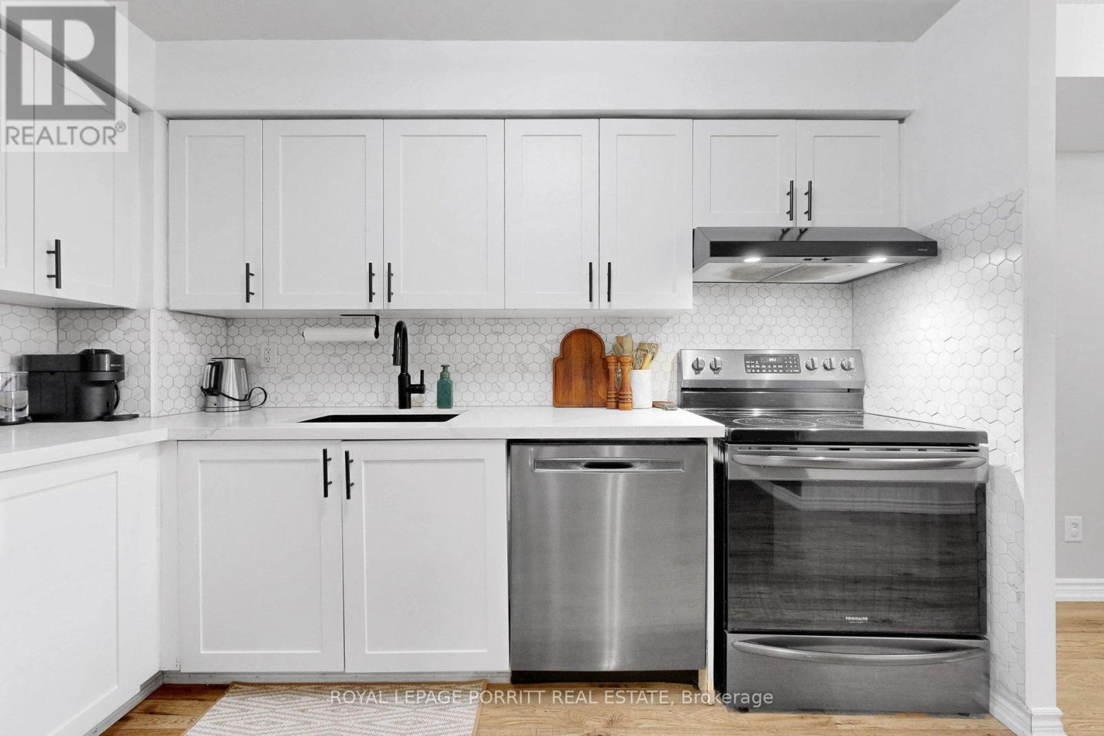 927 - 3888 DUKE OF YORK BOULEVARD