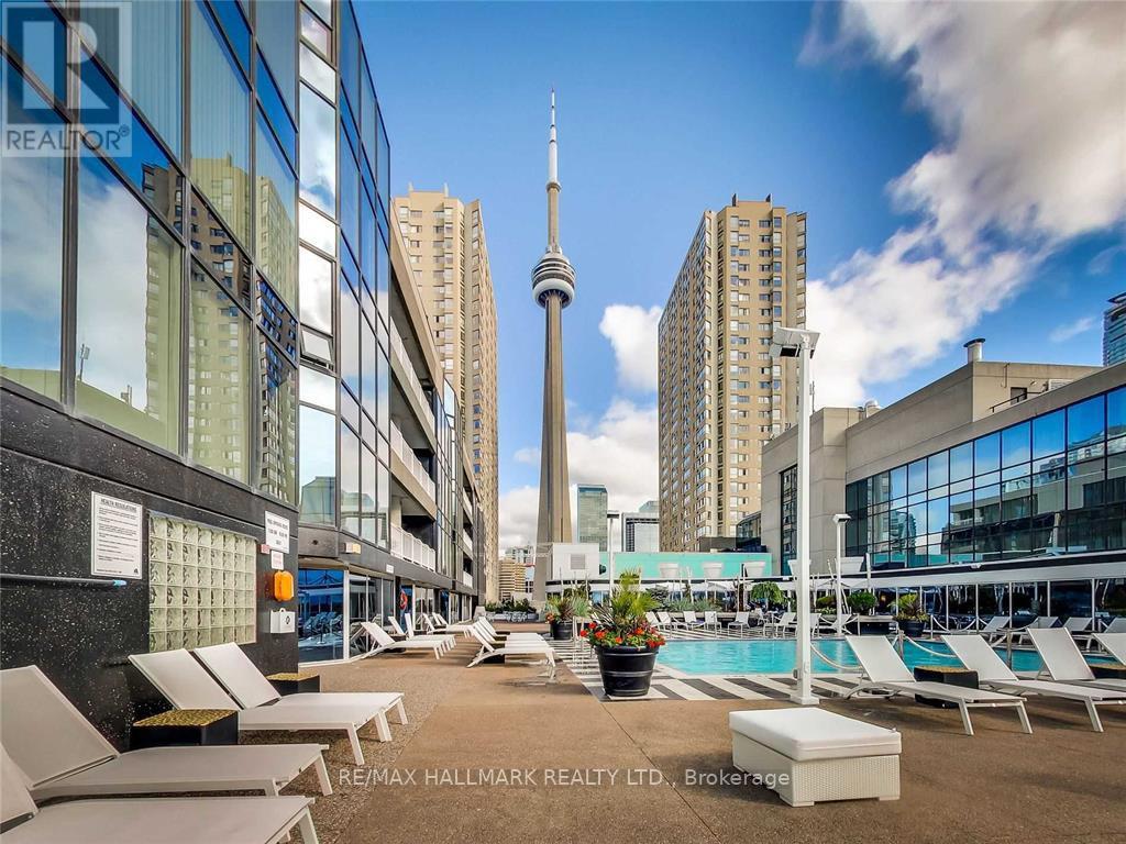 404 - 251 QUEENS QUAY W