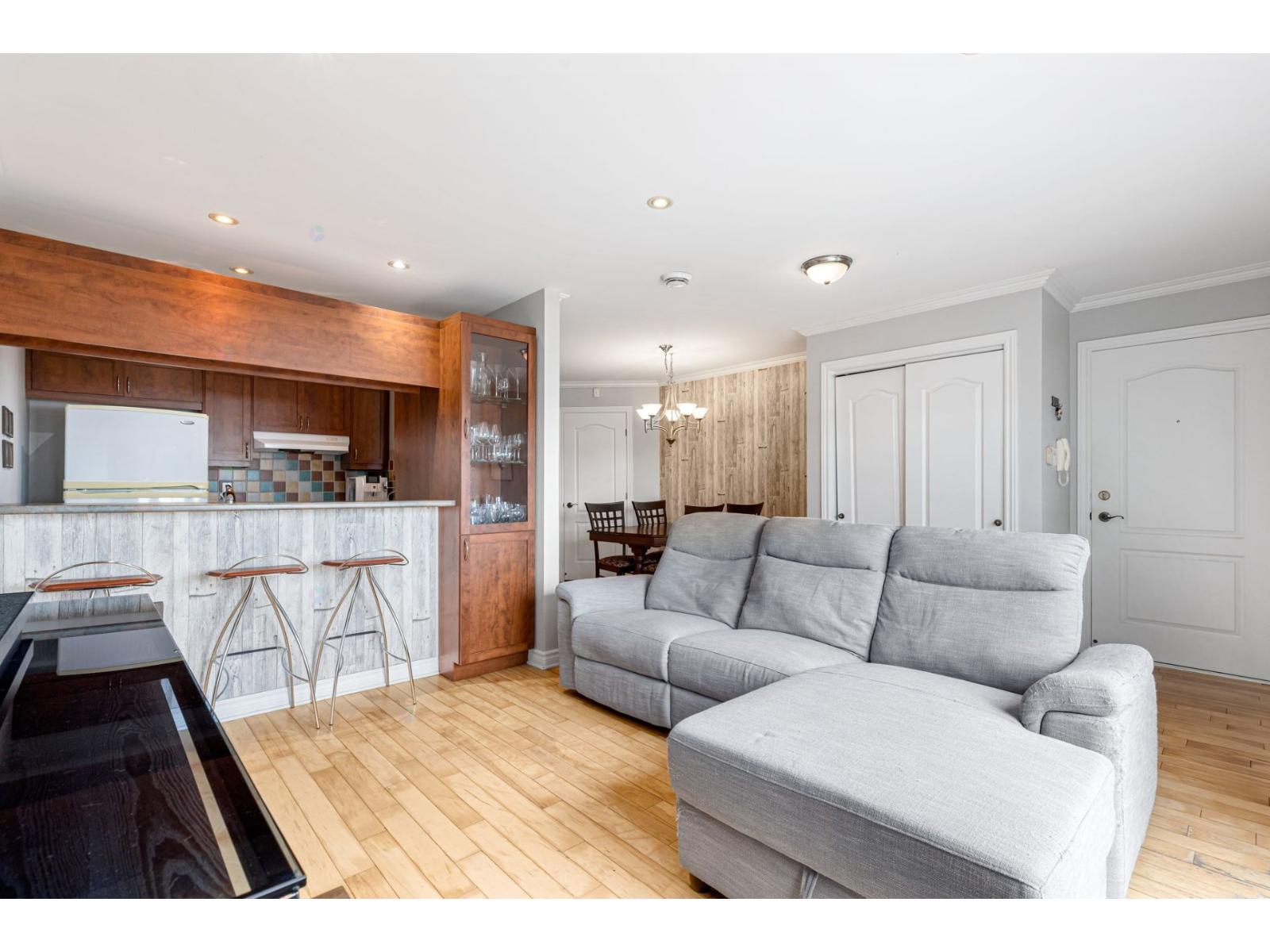 8760 Rue Verville