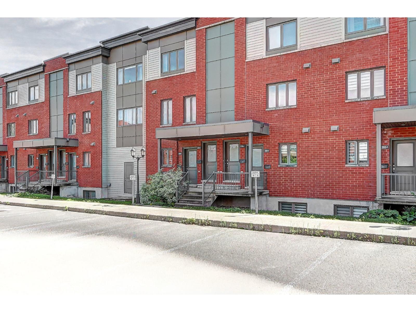 2504 Av. Charles-De Foucauld — photo 1